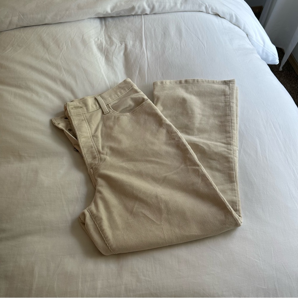 Levi’s Ribcage Corduroy Cropped Bootcut Pants